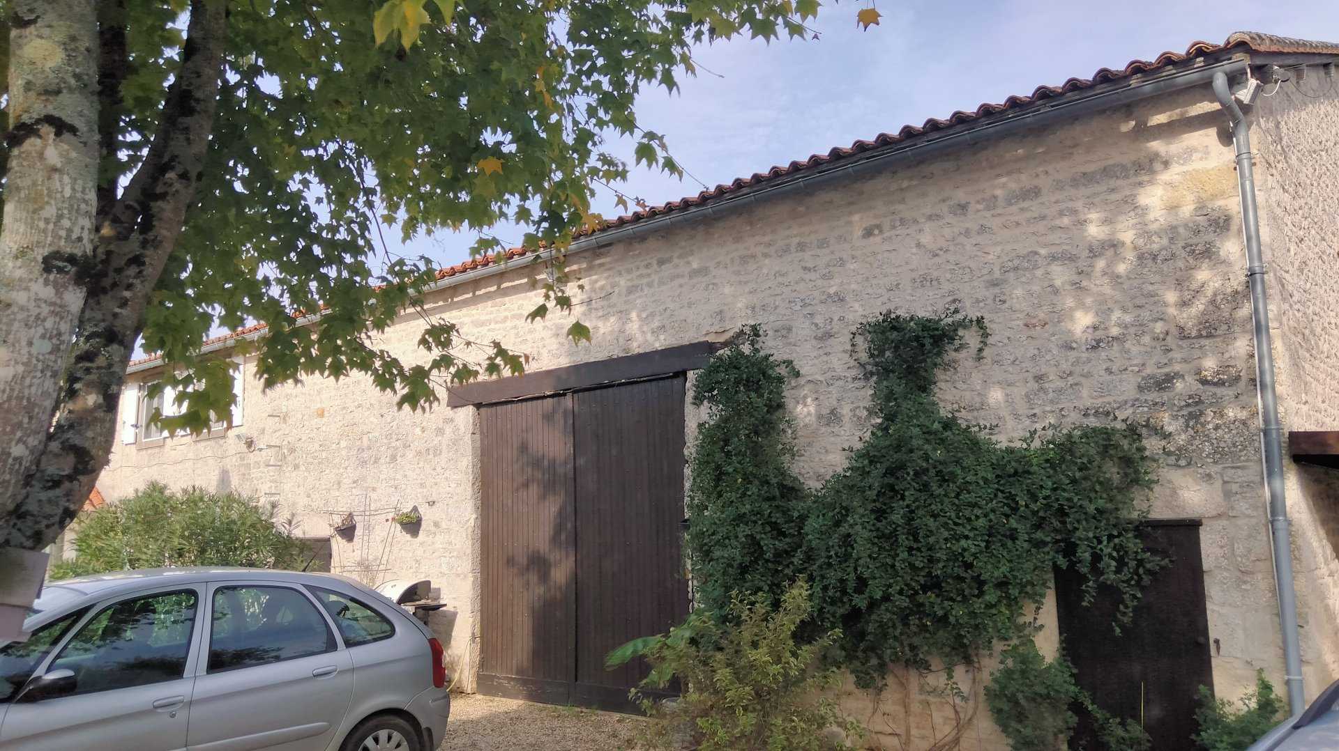 אַחֵר ב Villefagnan, Nouvelle-Aquitaine 11124931