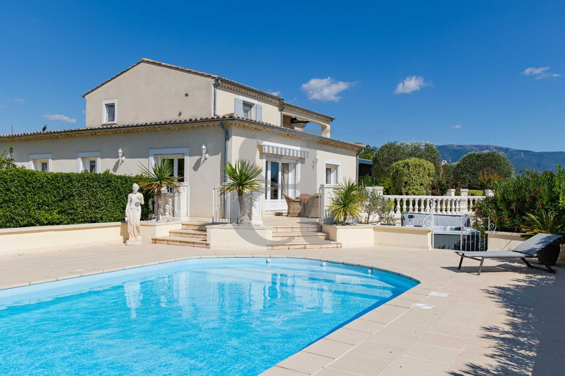 House in Grignan, Auvergne-Rhône-Alpes 11125174