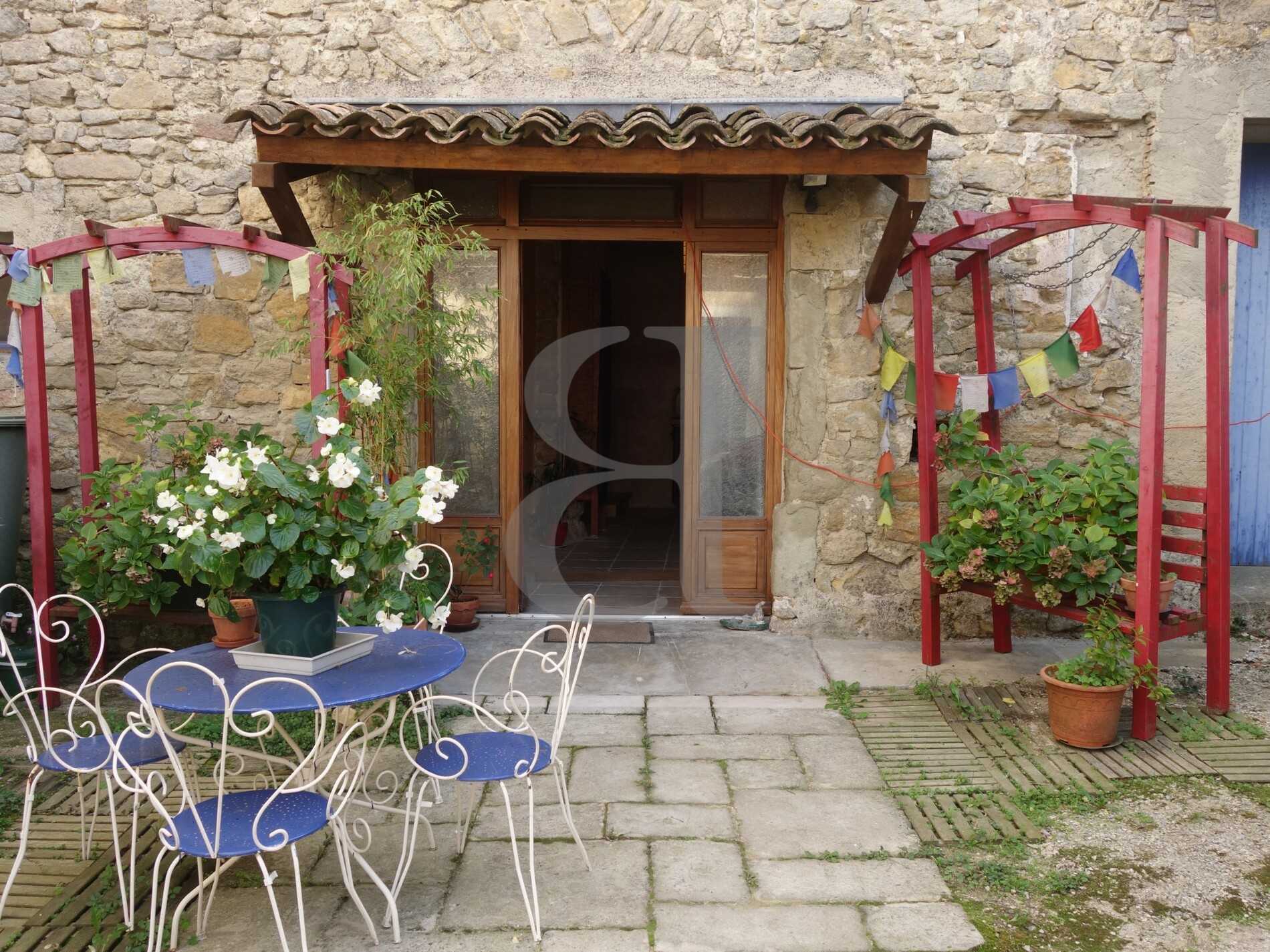 Talo sisään Malaucene, Provence-Alpes-Cote d'Azur 11125203