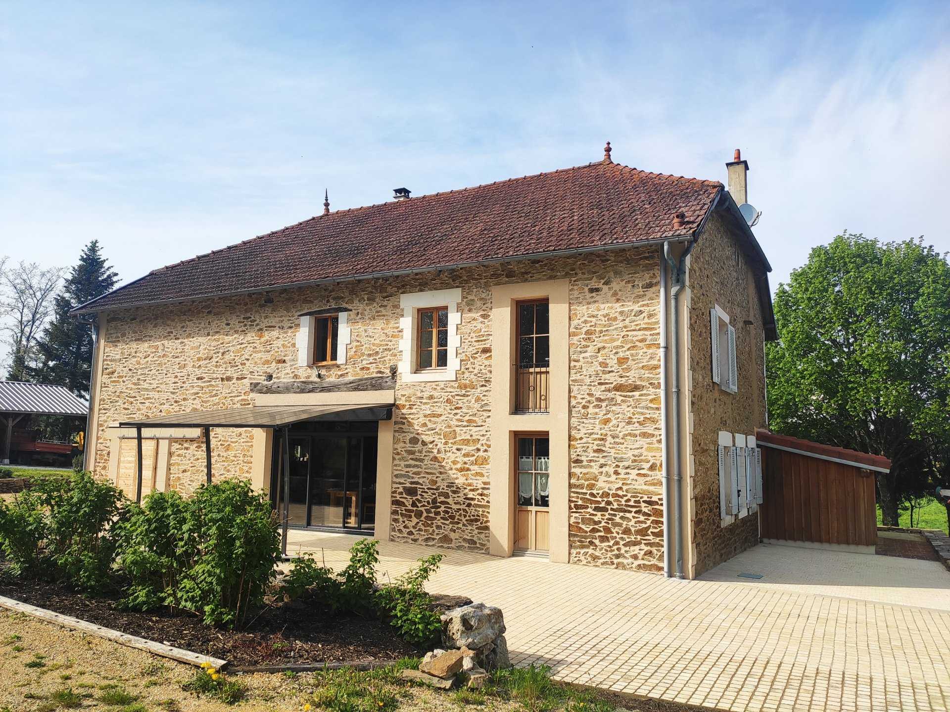 房子 在 Saint-Jory-de-Chalais, Nouvelle-Aquitaine 11125569