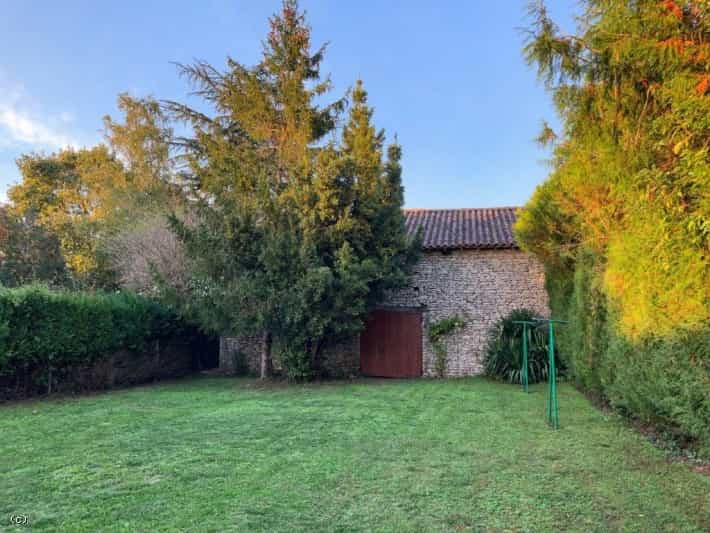 Huis in Chaunay, Nouvelle-Aquitaine 11126132