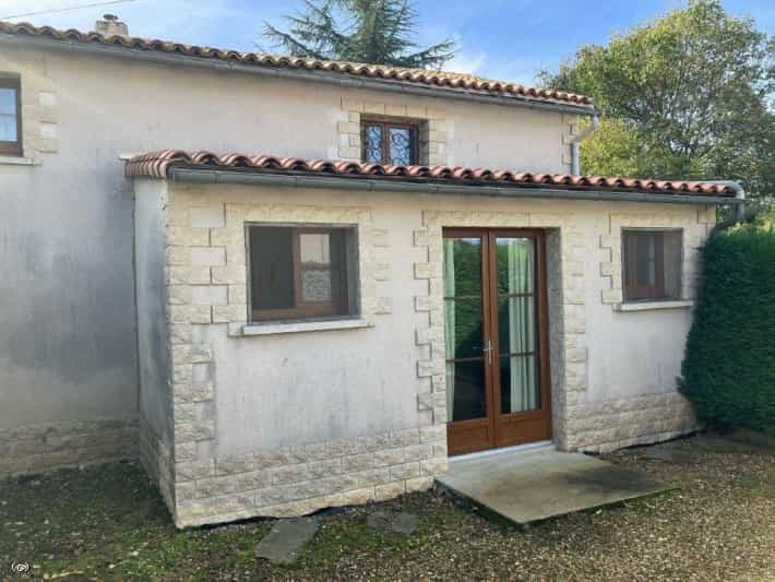 Huis in Chaunay, Nouvelle-Aquitaine 11126132