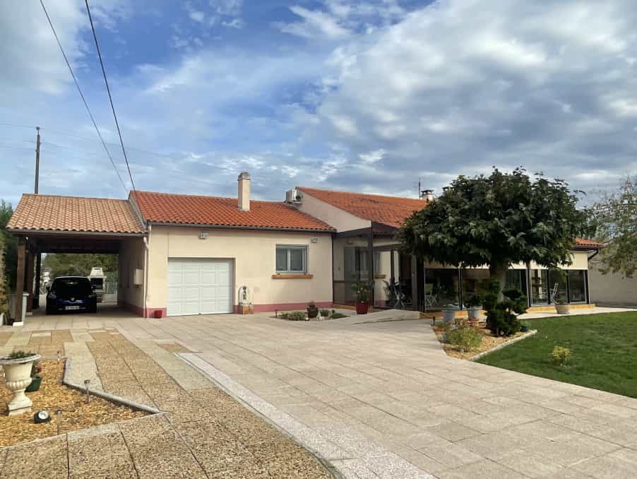 House in Condezaygues, Nouvelle-Aquitaine 11126325