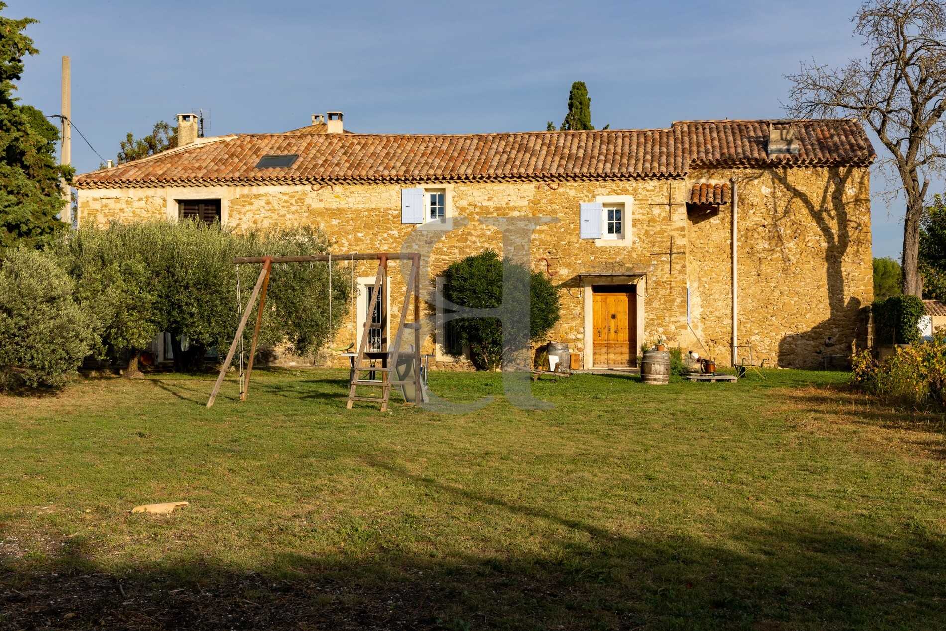 rumah dalam Pernes-les-Fontaines, Provence-Alpes-Cote d'Azur 11126358
