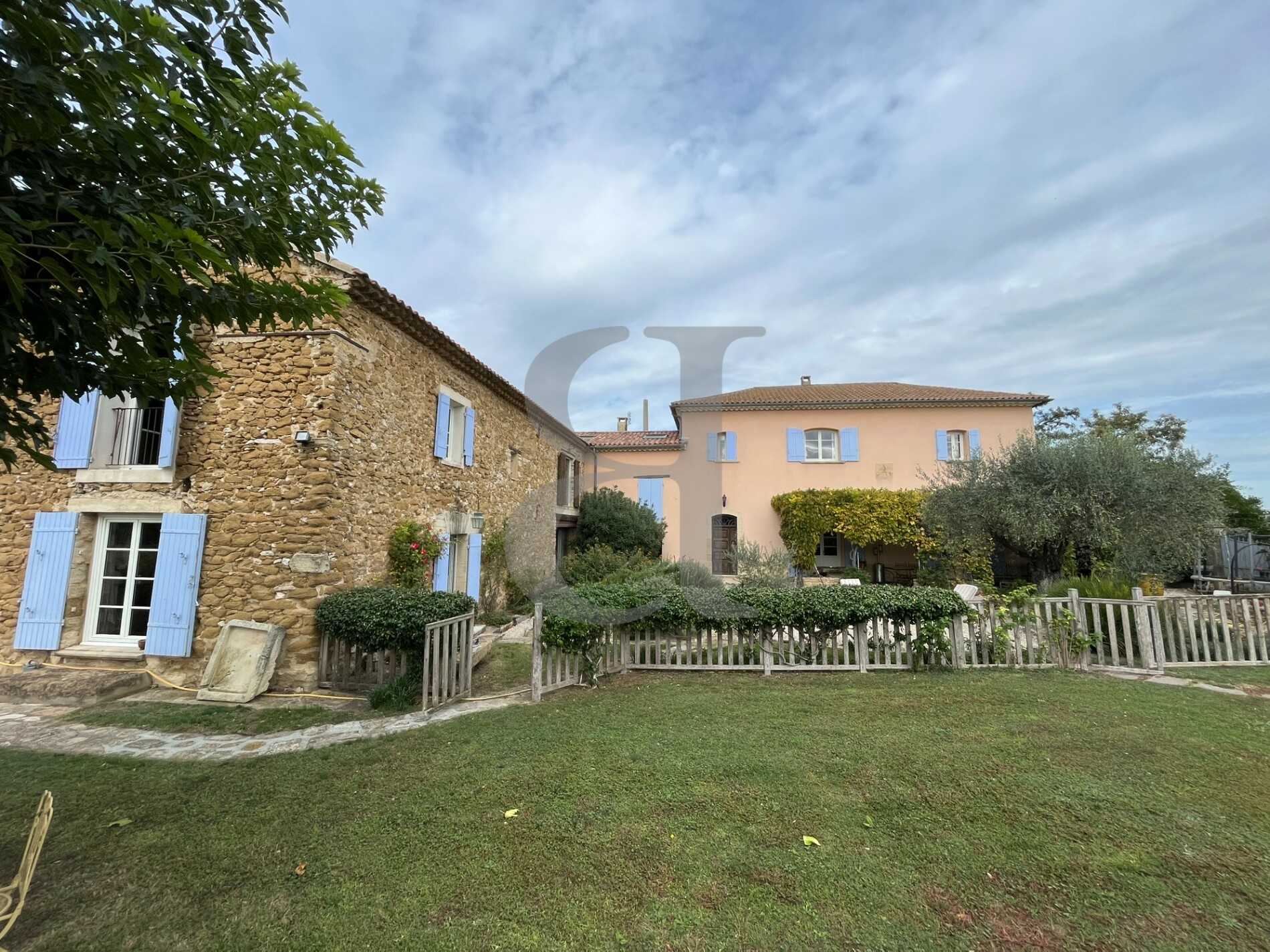 rumah dalam Pernes-les-Fontaines, Provence-Alpes-Côte d'Azur 11126358