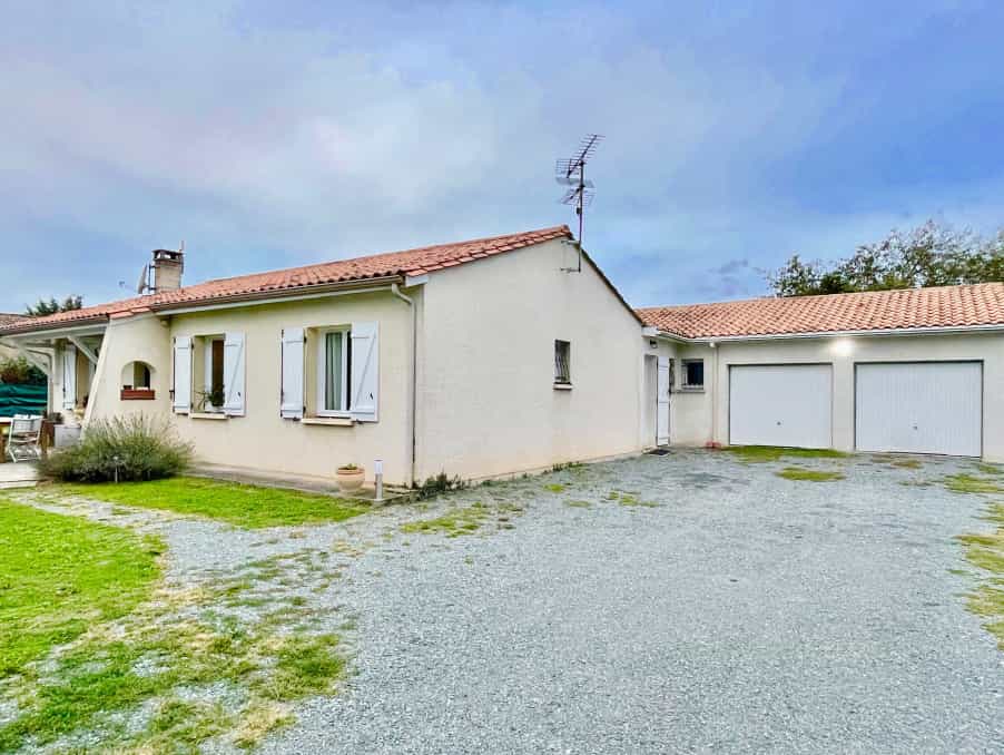 σπίτι σε Saint-Avit-Saint-Nazaire, Nouvelle-Aquitaine 11126435
