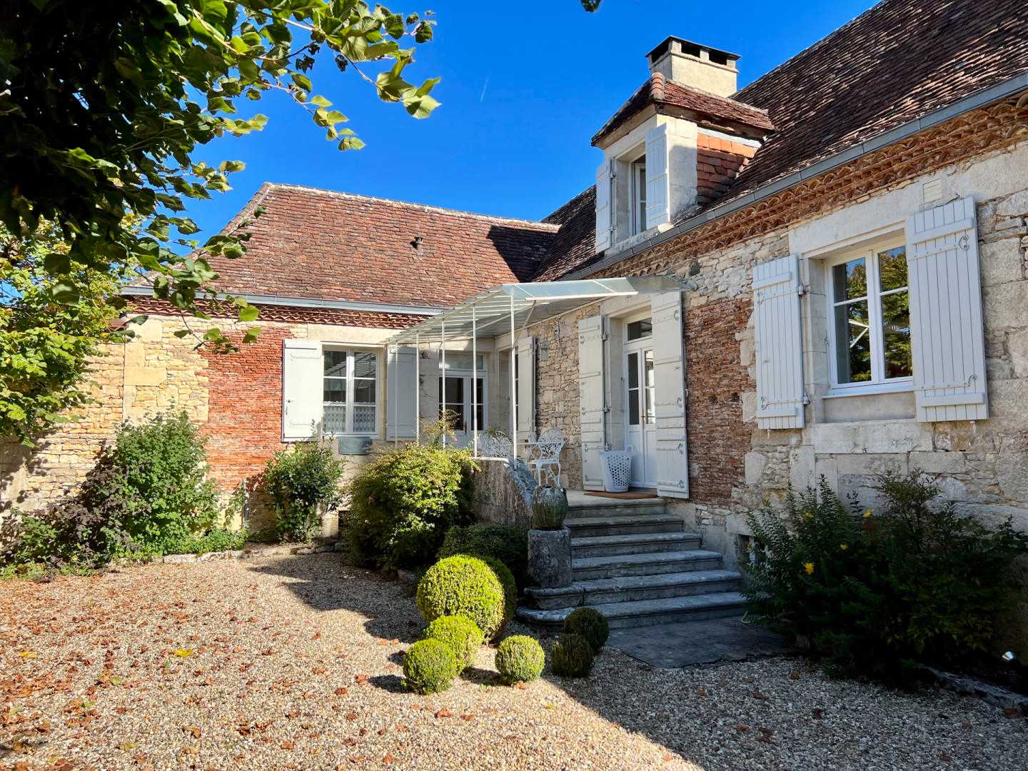 House in Thenon, Nouvelle-Aquitaine 11127148