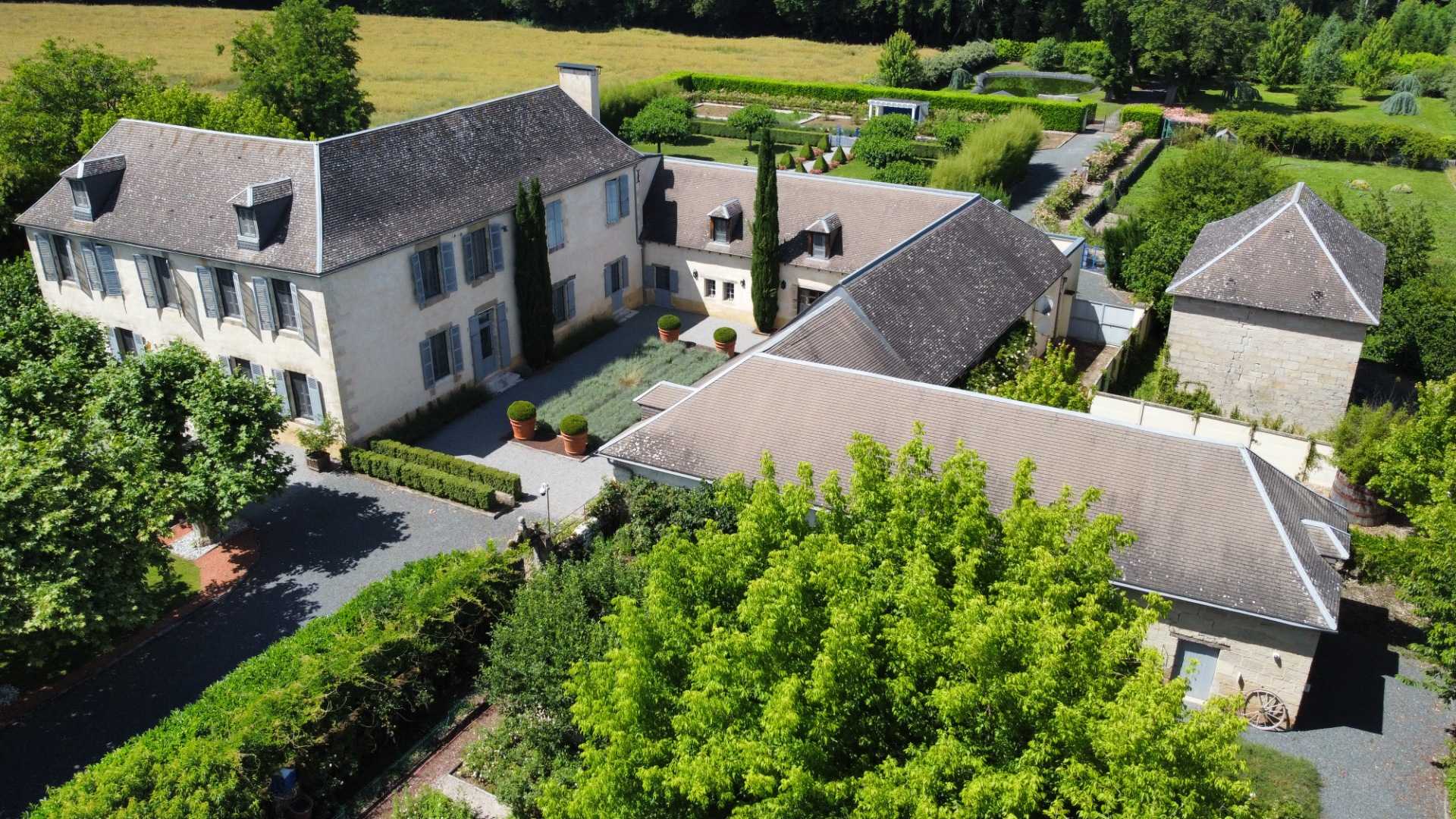 بيت في Terrasson-Lavilledieu, Nouvelle-Aquitaine 11127156
