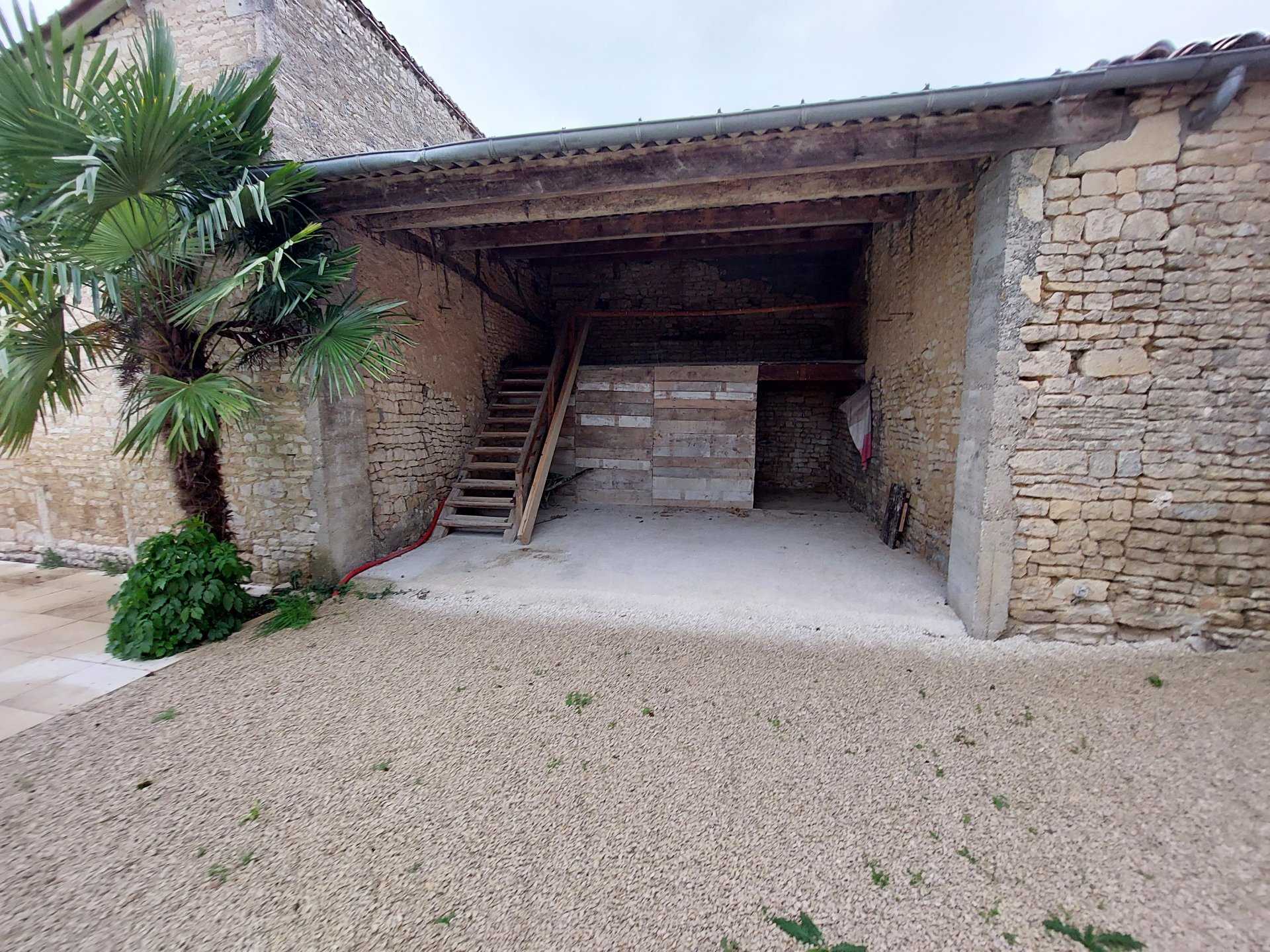 House in Villefagnan, Nouvelle-Aquitaine 11127255