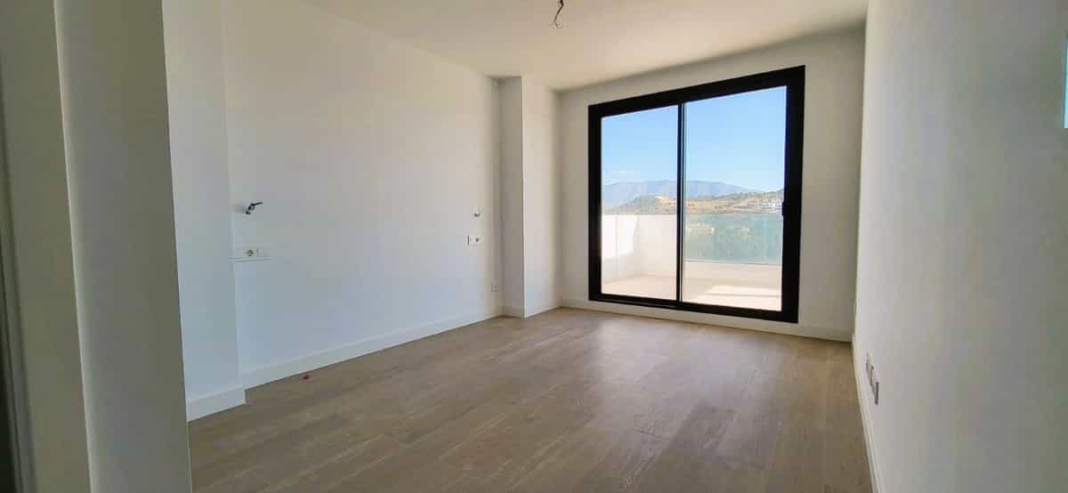 Condominium in Fuengirola, Andalusia 11127292