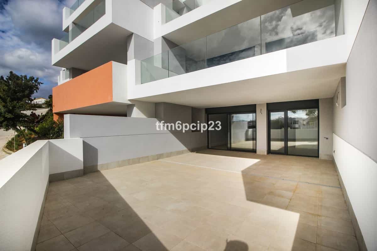 Condominium in Puerto de la Duquesa, Andalusia 11127401