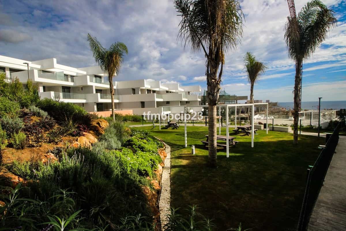 Condominium in Puerto de la Duquesa, Andalusia 11127401