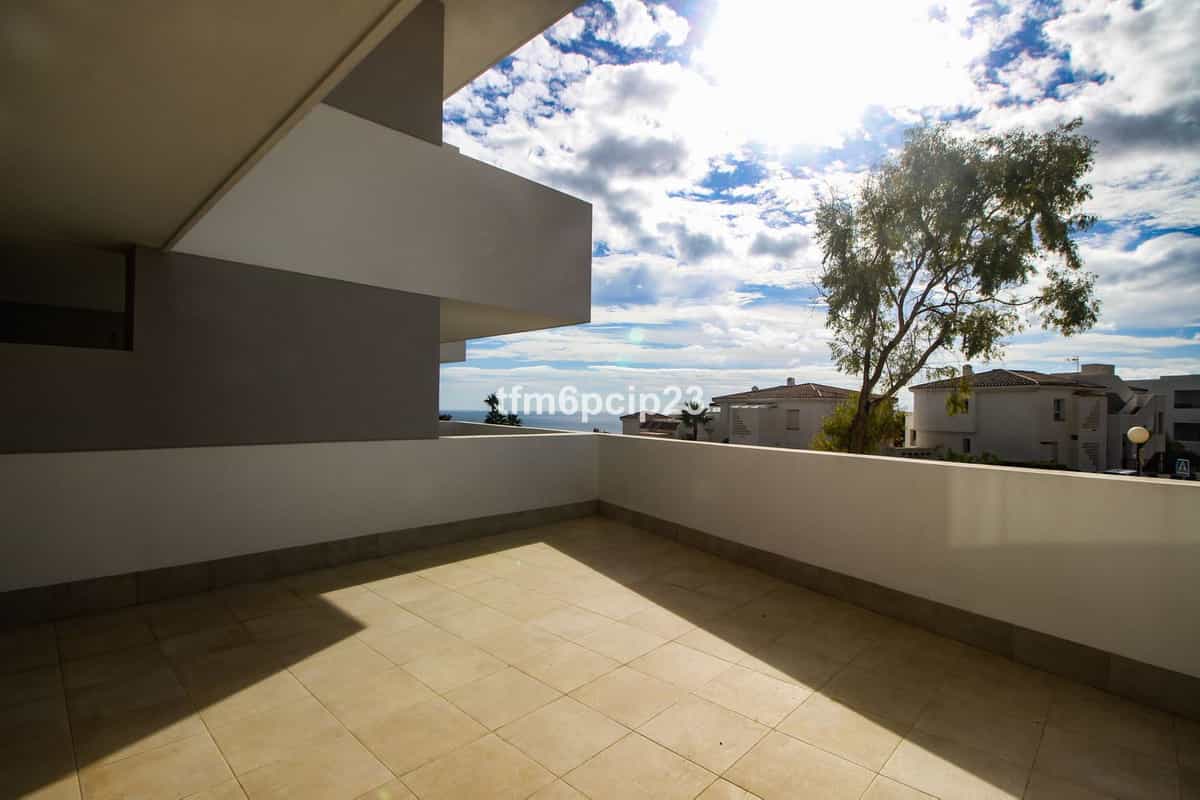 Condominium dans Puerto de la Duquesa, Andalusia 11127401