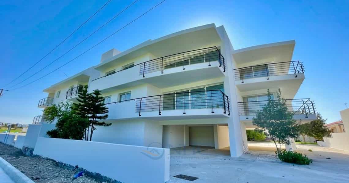 Condominium in Geroskipou, Pafos 11128012