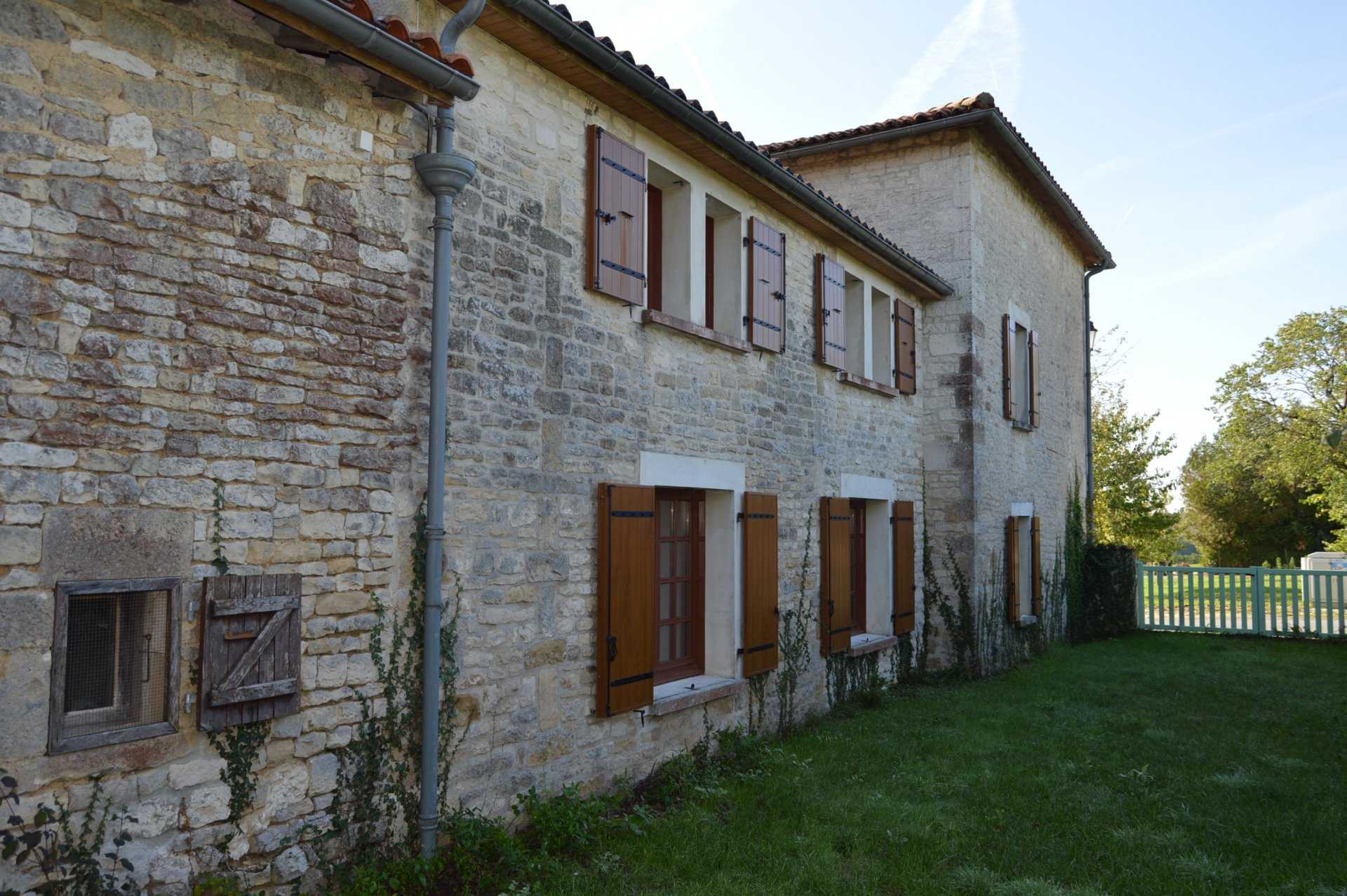 rumah dalam Courcôme, Nouvelle-Aquitaine 11128214