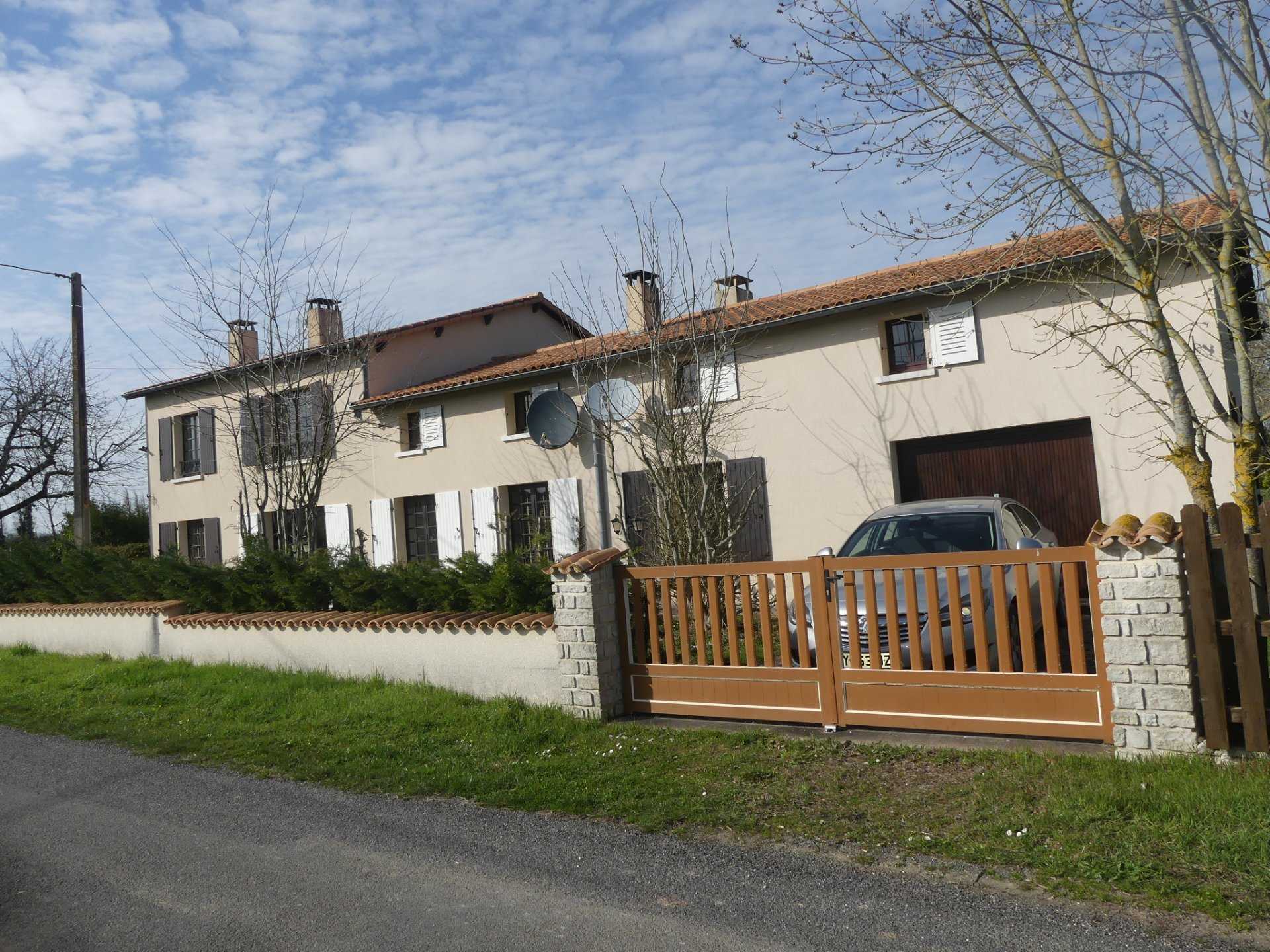 Condominium in Loubille, Nouvelle-Aquitaine 11128240