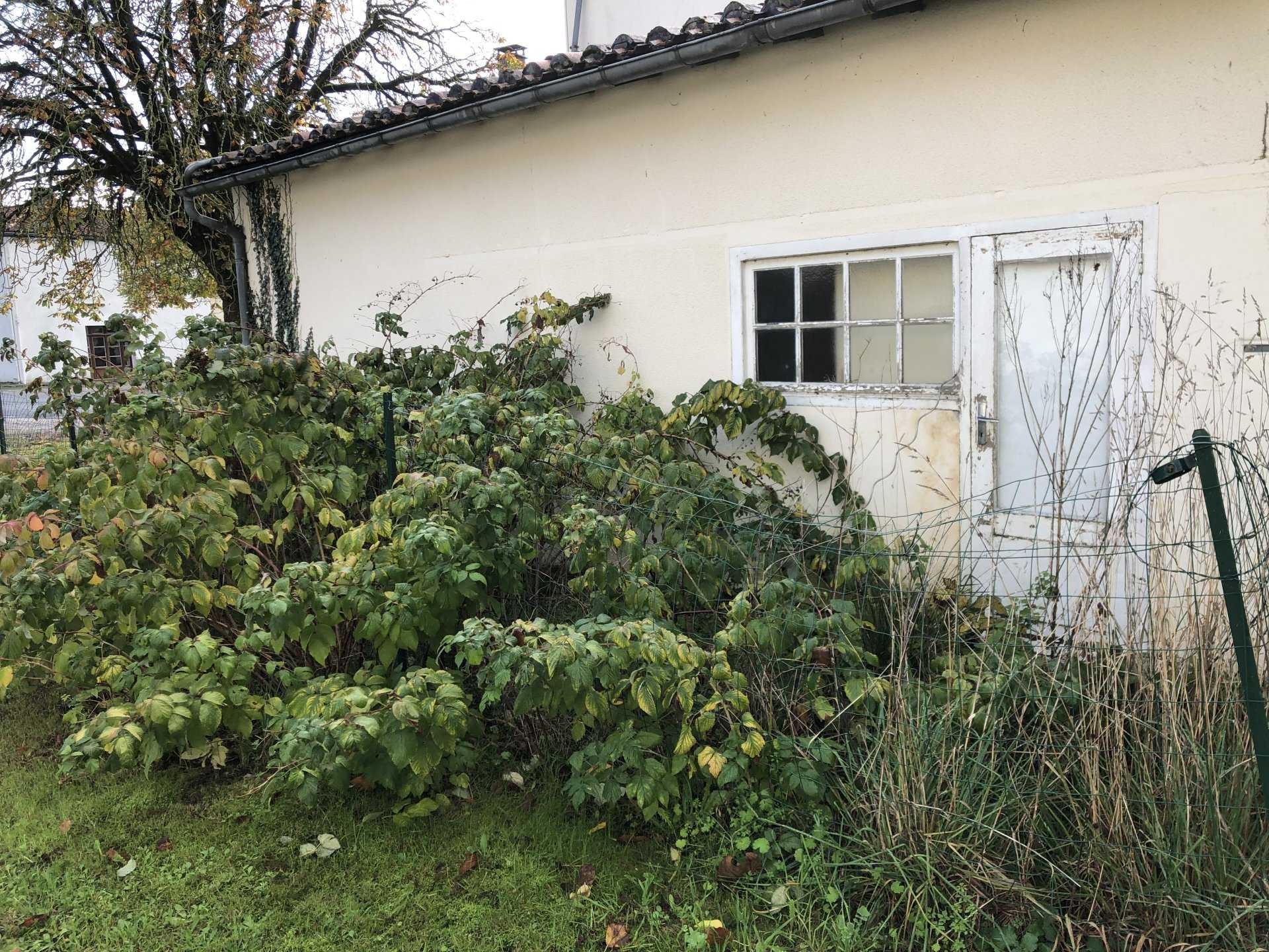 House in Beaulieu-sur-Sonnette, Nouvelle-Aquitaine 11128260