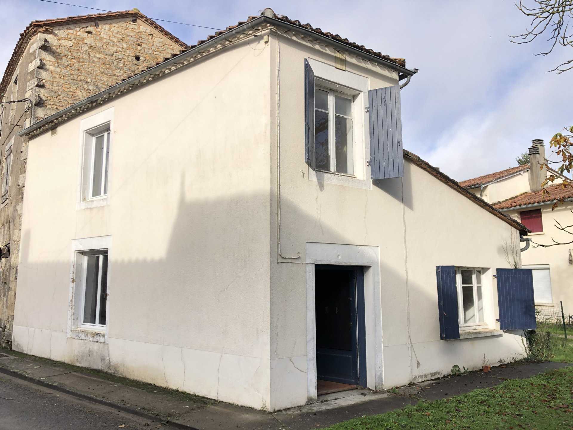 σπίτι σε Beaulieu-sur-Sonnette, Nouvelle-Aquitaine 11128260