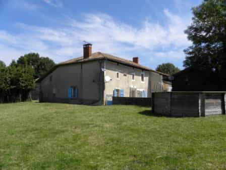 σπίτι σε Cherves-Chatelars, Nouvelle-Aquitaine 11128303
