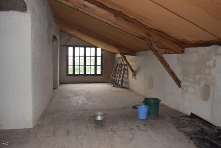 House in Verteuil-sur-Charente, Nouvelle-Aquitaine 11128619