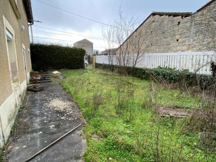 House in Mansle, Nouvelle-Aquitaine 11128898