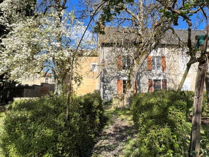 Huis in Charroux, Nouvelle-Aquitaine 11128914