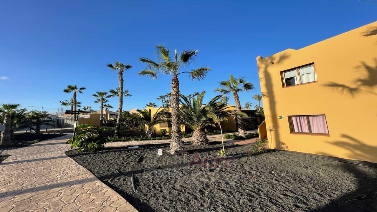 Condominium in La Oliva, Canary Islands 11129046