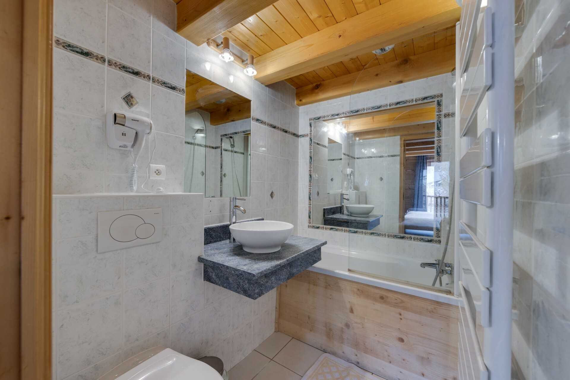 House in Val-d'Isere, Auvergne-Rhone-Alpes 11129287