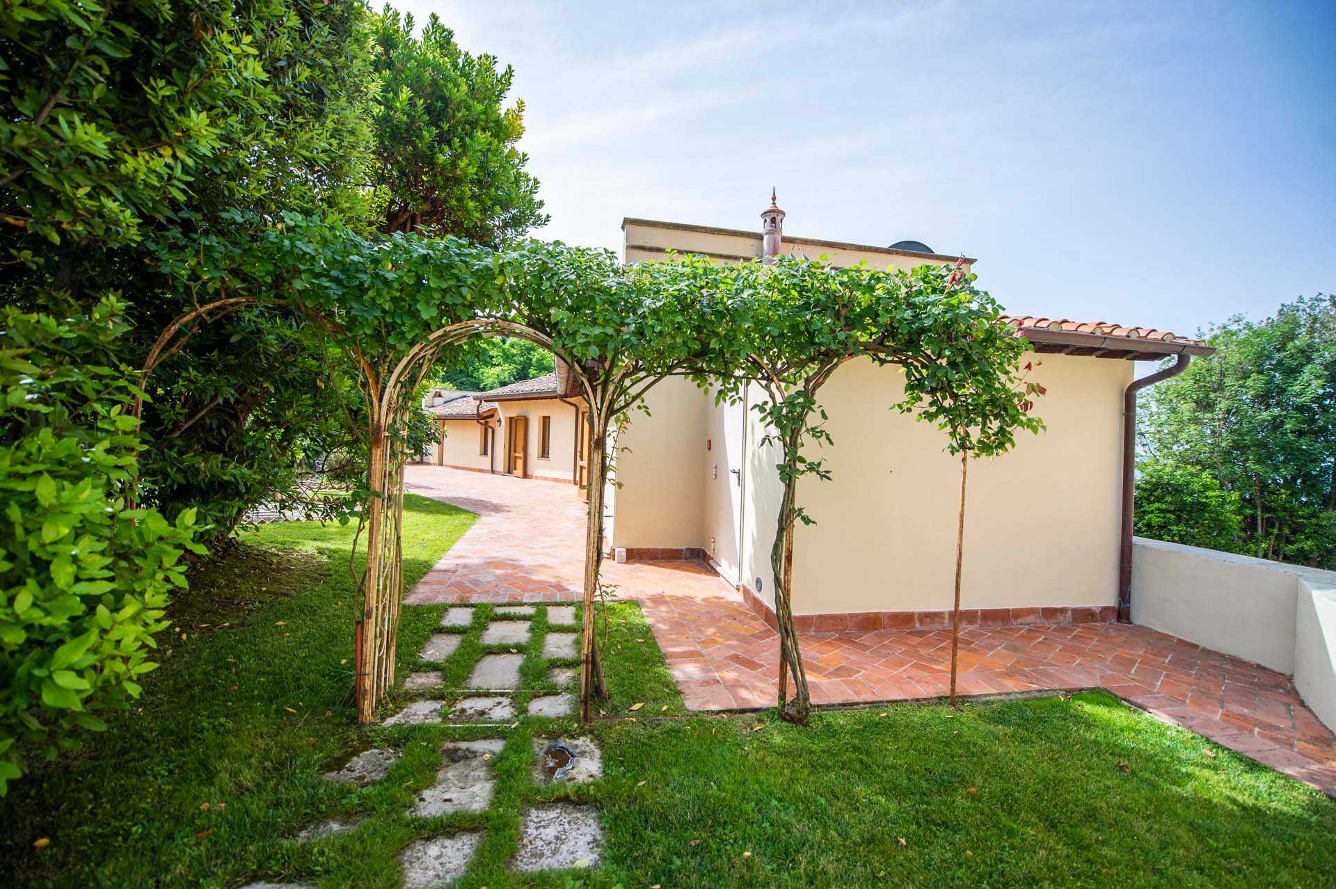 Rumah di Pietrasanta, Tuscany 11129609