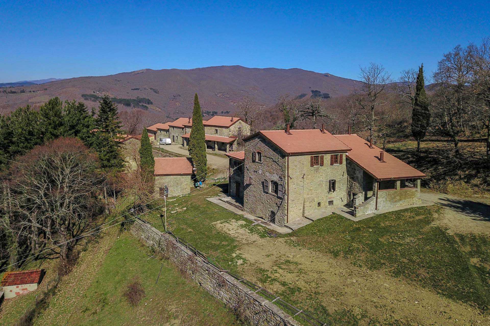 房子 在 Chiusi della Verna, Tuscany 11129682