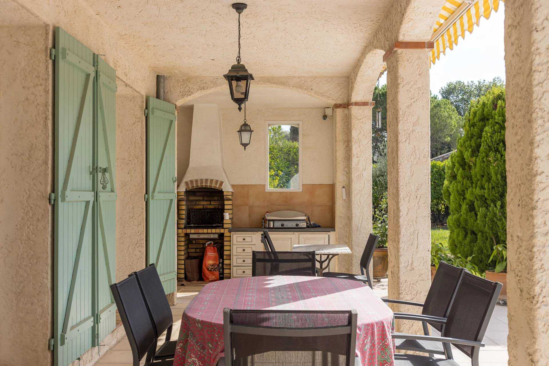 Hus i Biot, Provence-Alpes-Cote d'Azur 11129724