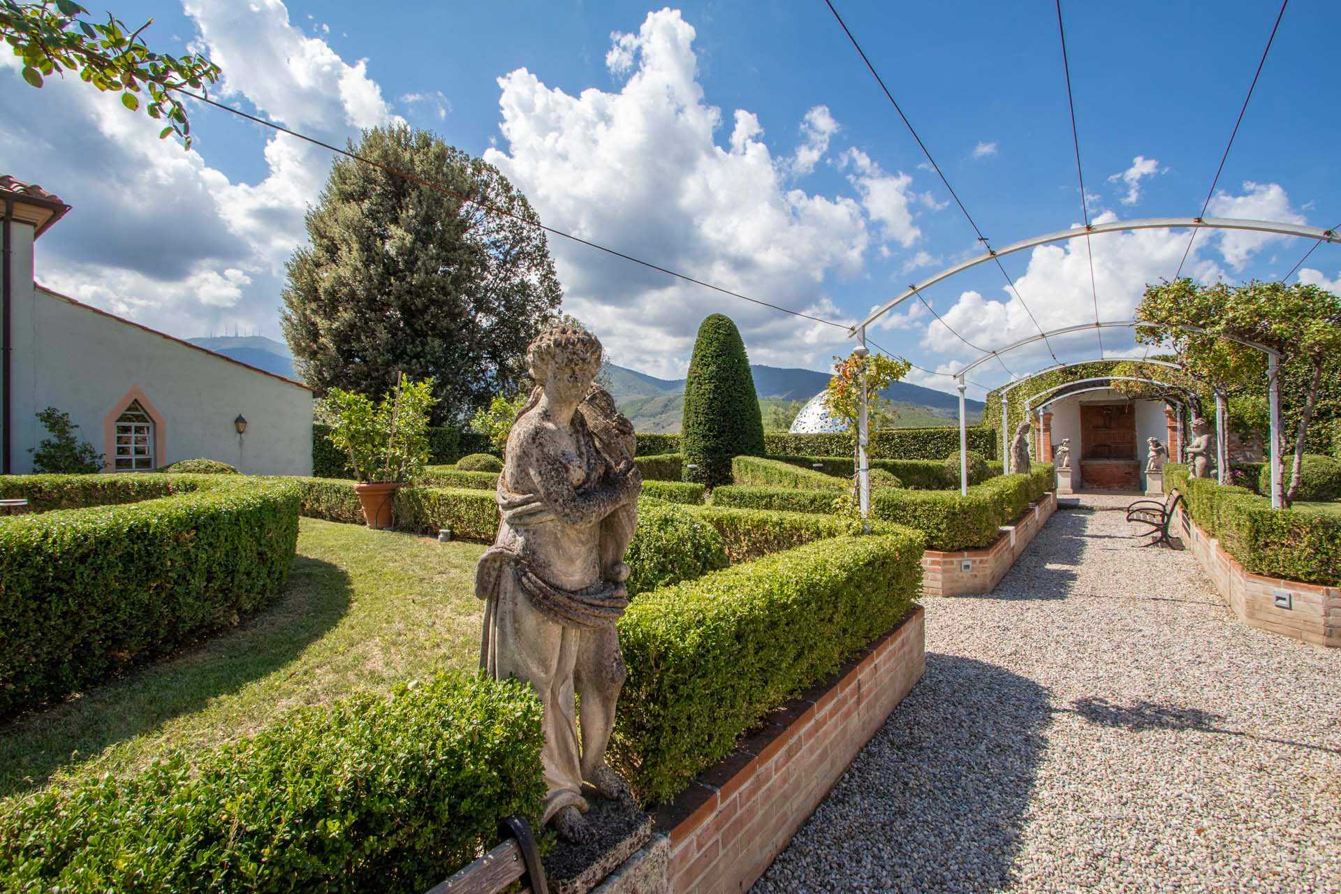 жилой дом в Lucca, Toscana 11129744
