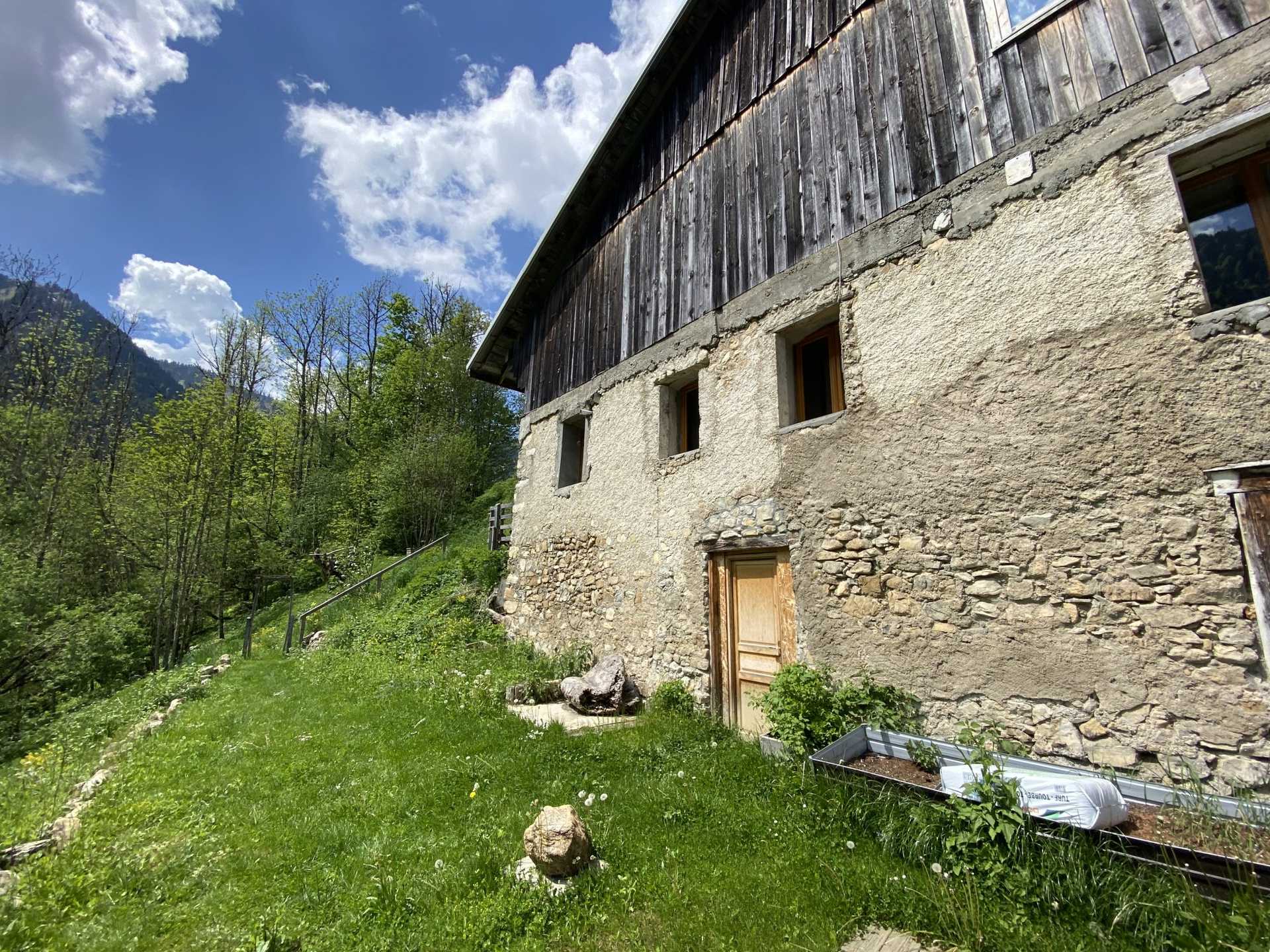 房子 在 Saint-Jean-d'Aulps, Auvergne-Rhône-Alpes 11129752