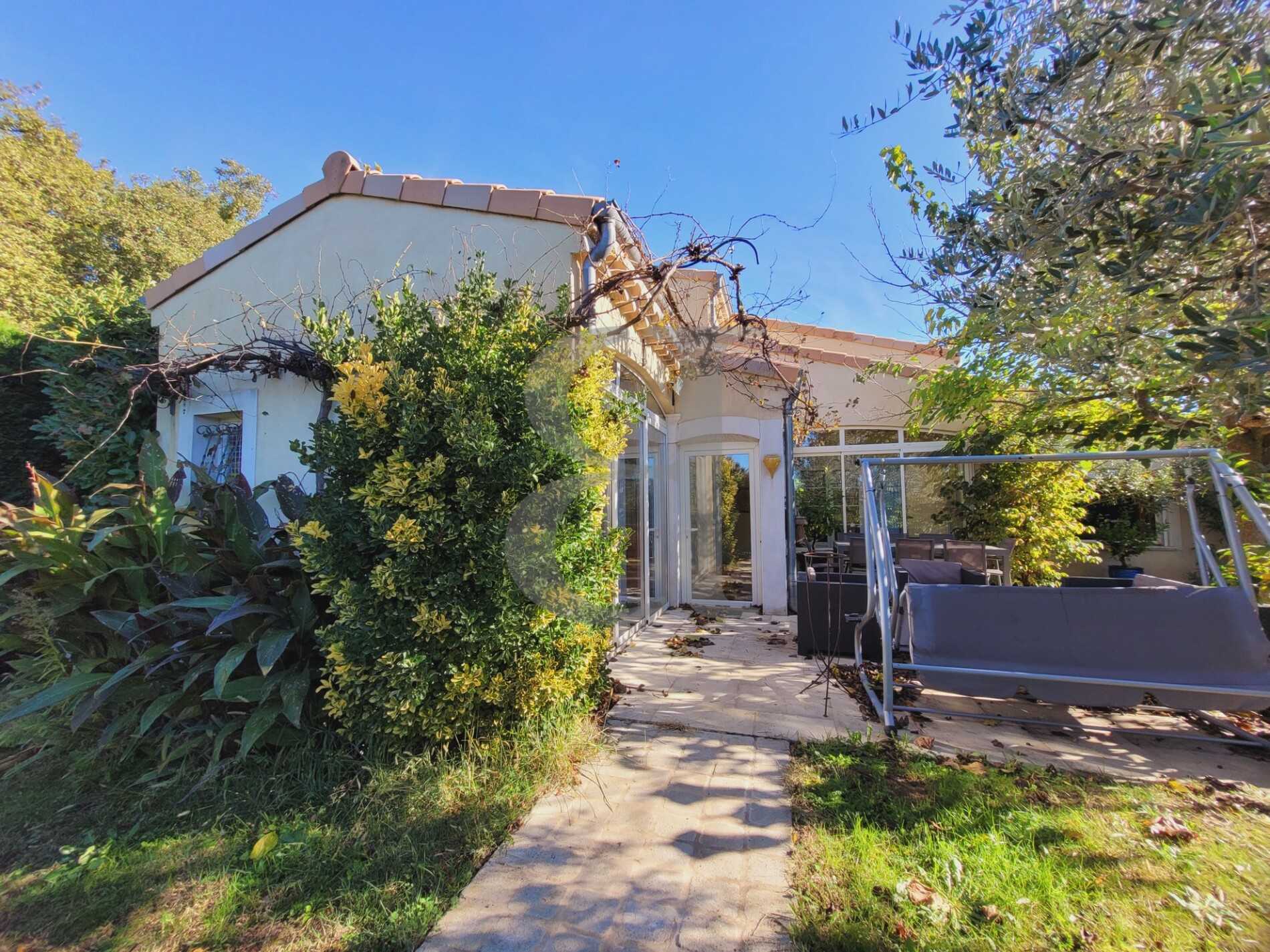 Dom w Alleins, Provence-Alpes-Cote d'Azur 11130003
