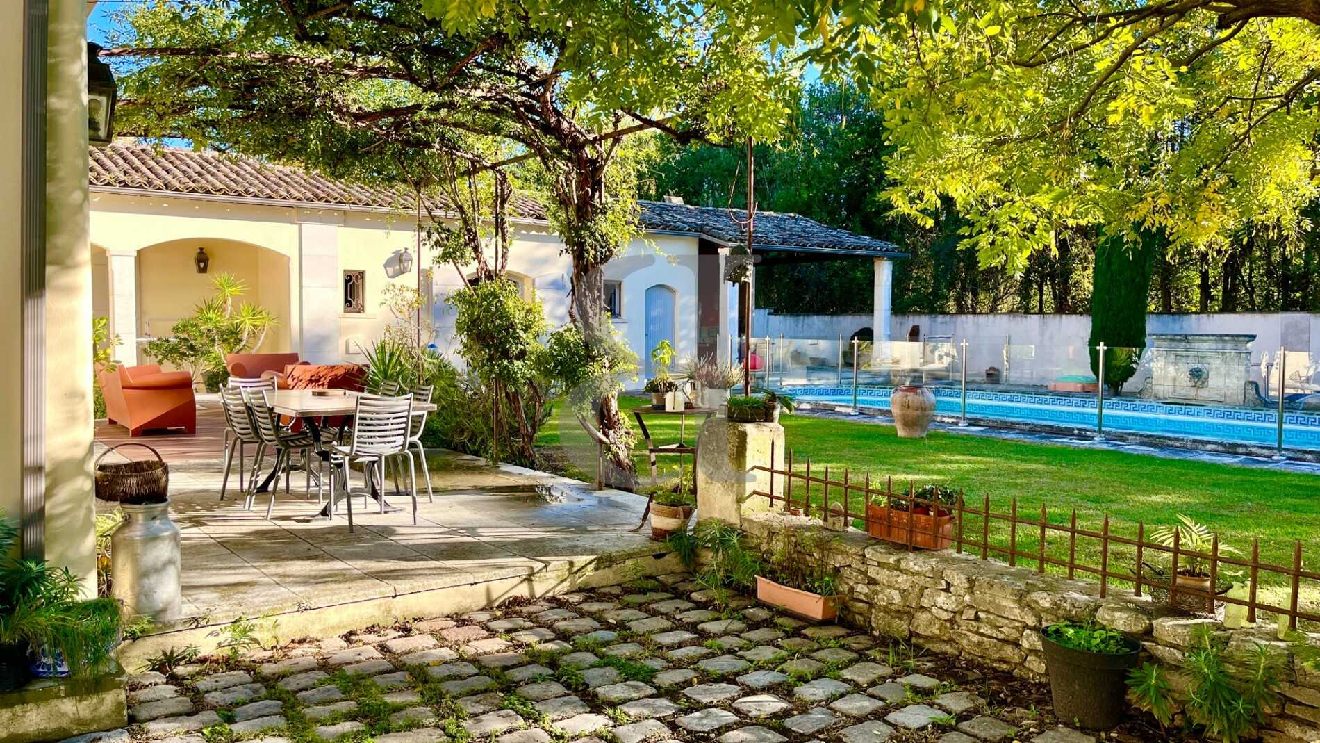 Hus i Saint-Remy-de-Provence, Provence-Alpes-Cote d'Azur 11130009