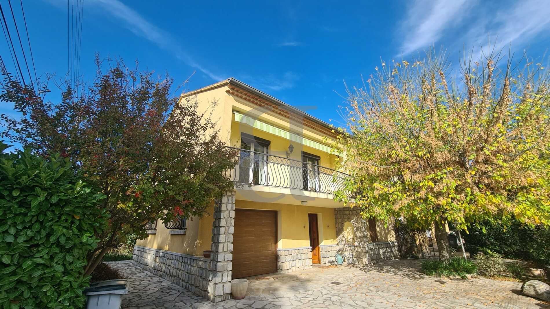 House in Valreas, Provence-Alpes-Cote d'Azur 11130011
