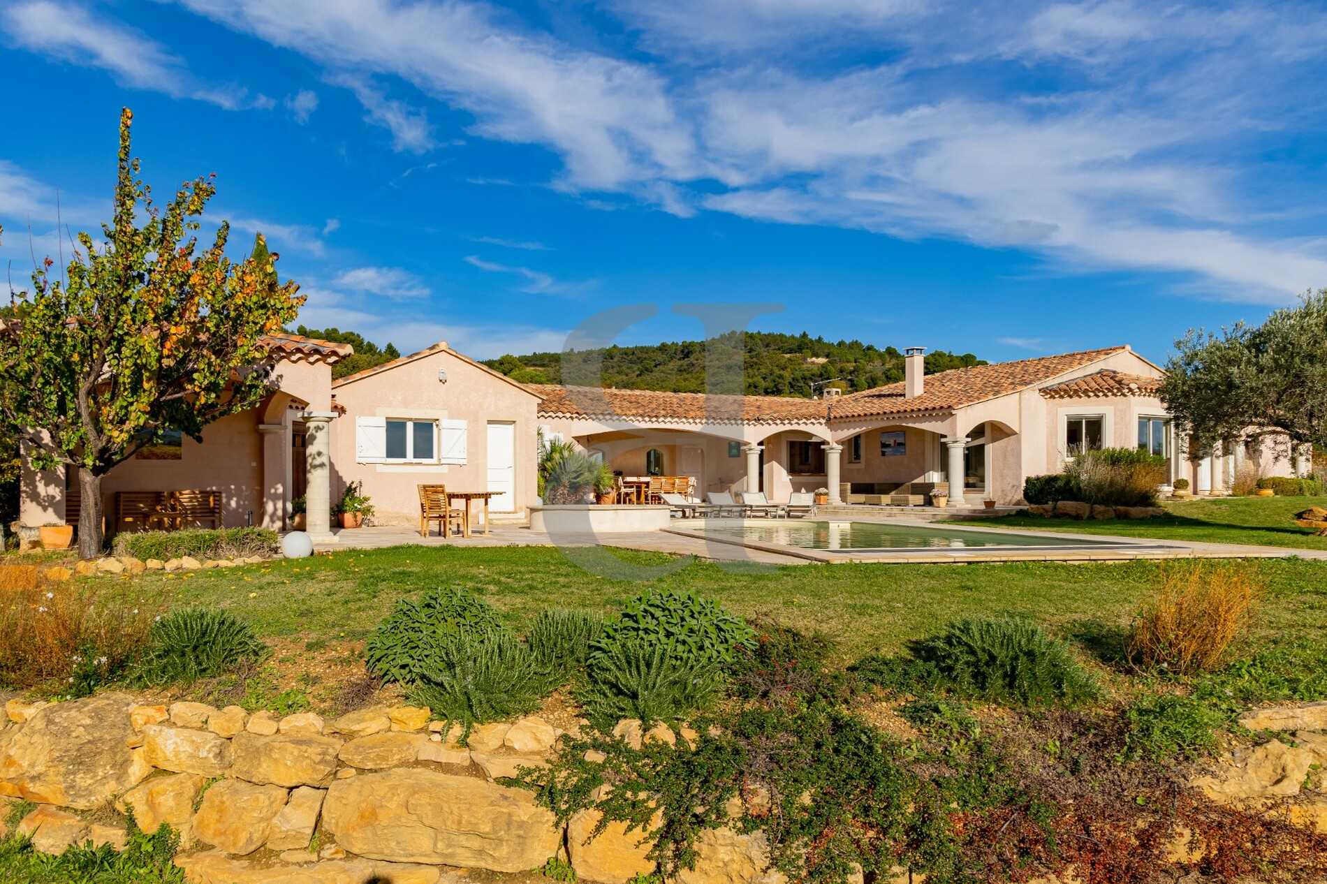 Casa nel Vaison-la-Romaine, Provence-Alpes-Côte d'Azur 11130077