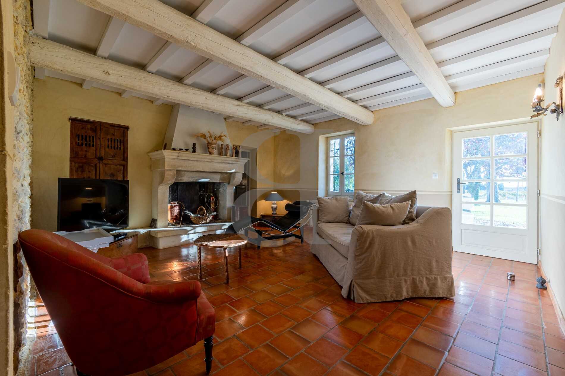 Talo sisään Vaison-la-Romaine, Provence-Alpes-Côte d'Azur 11130119