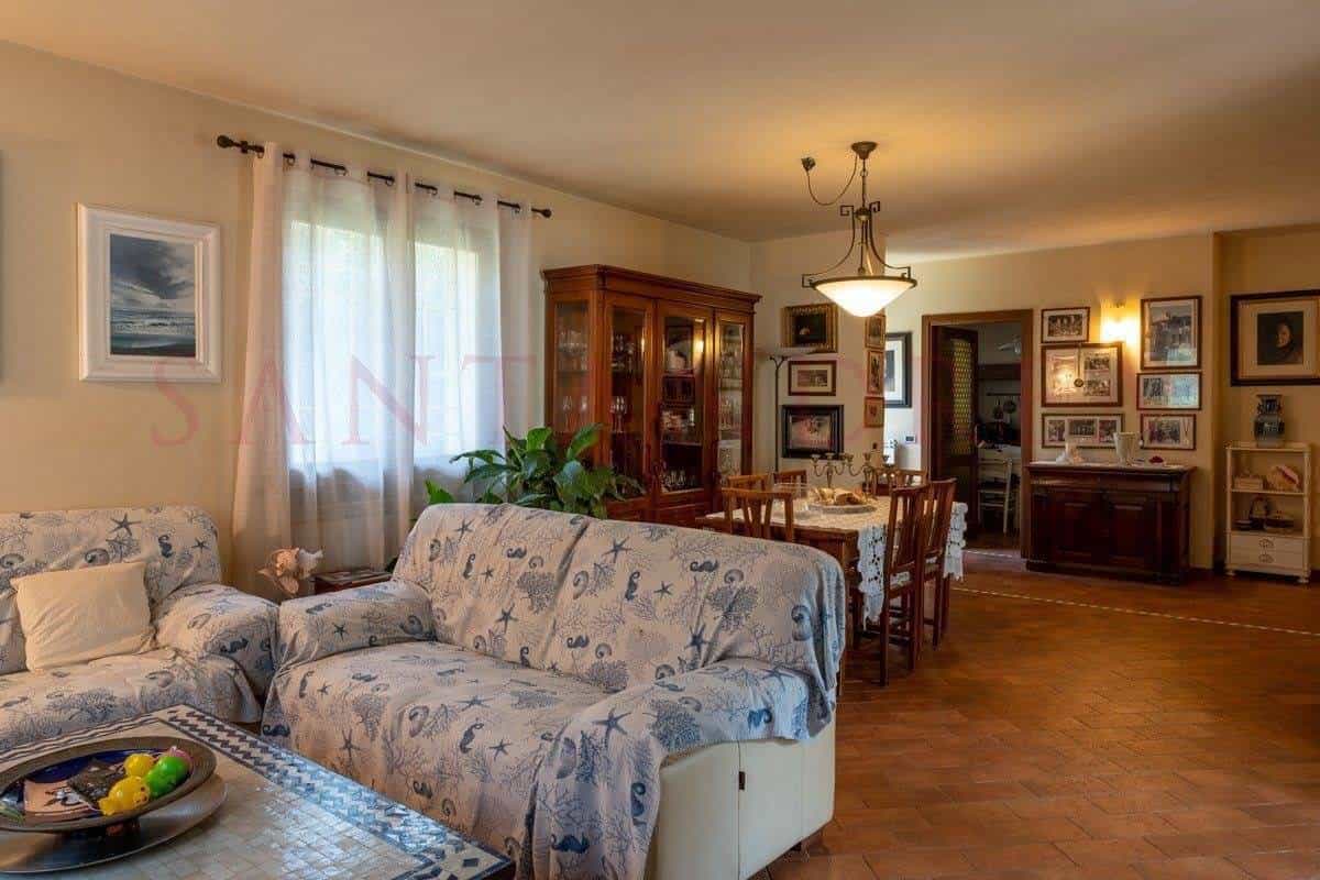 公寓 在 Pietrasanta, Tuscany 11130200