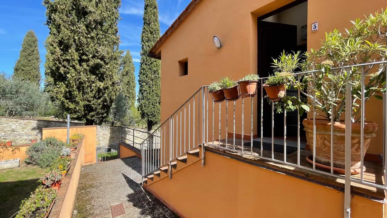 Condominium in Orciatico, Tuscany 11130825