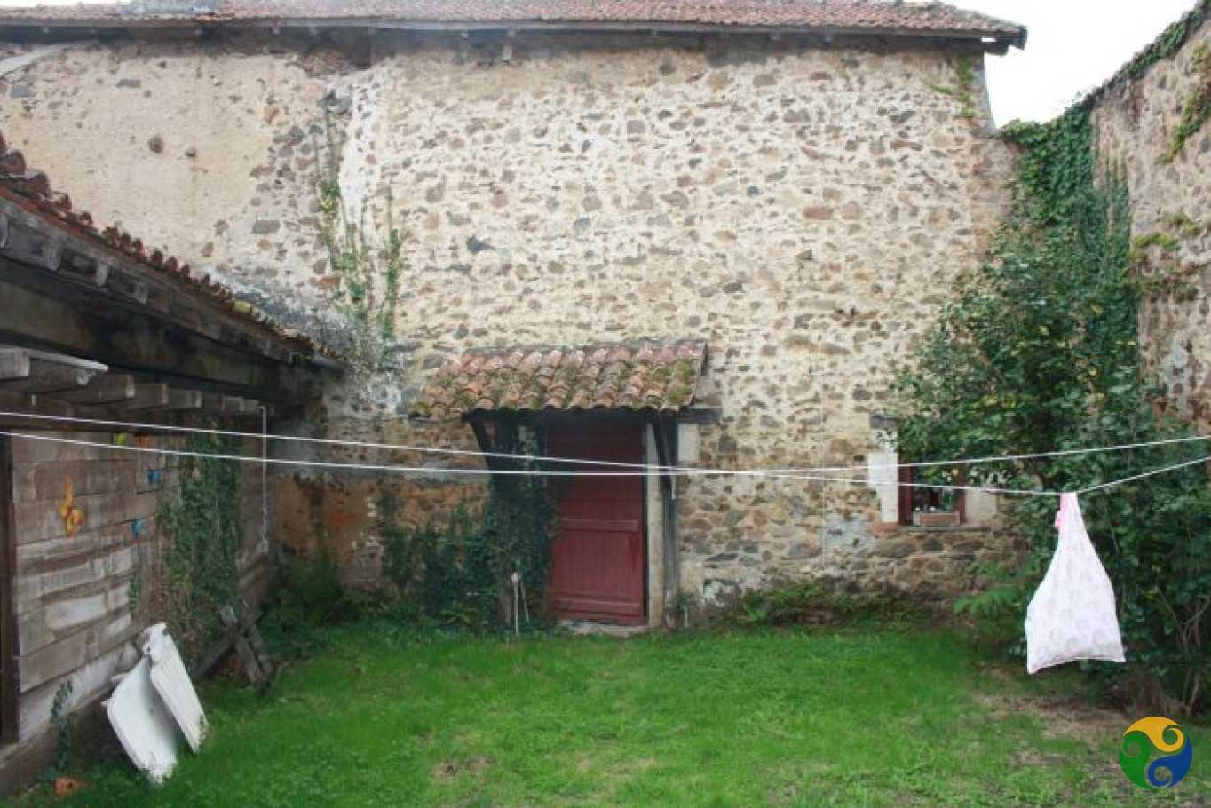 Talo sisään Terres-de-Haute-Charente, Nouvelle-Aquitaine 11130856