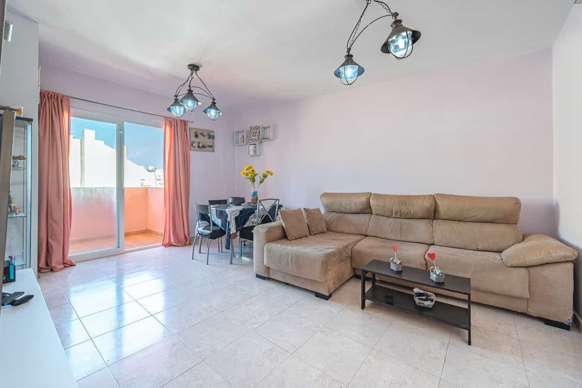 Condominium in Santa Fe de los Boliches, Andalusië 11130885