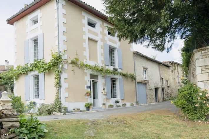 Haus im Verteuil-sur-Charente, Neu-Aquitanien 11131138