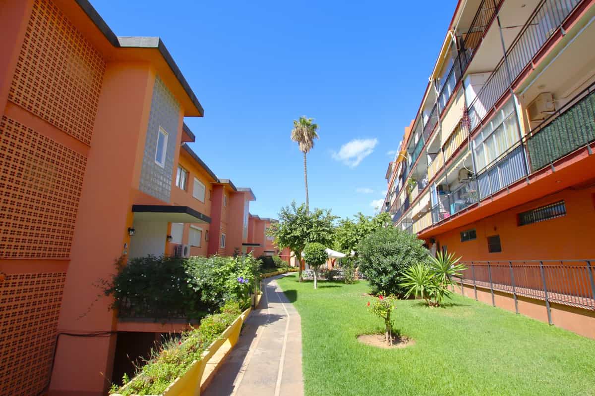 Condominium in Santa Fe de los Boliches, Andalusia 11131177