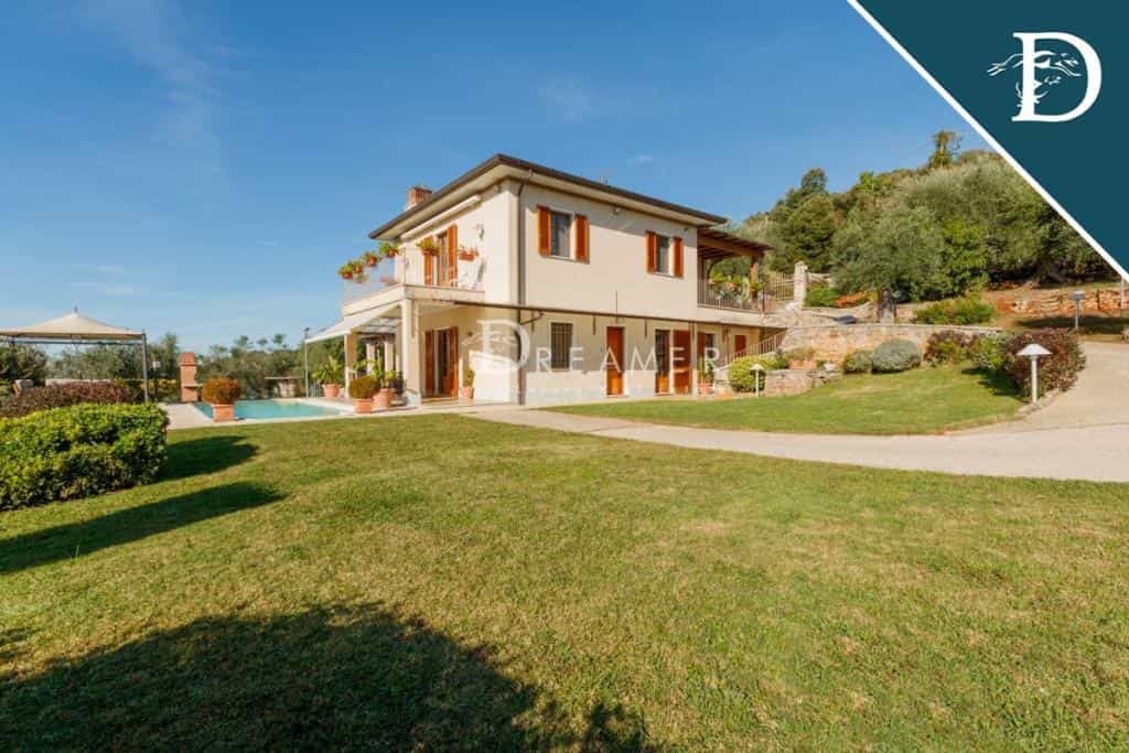 σπίτι σε Pietrasanta, Tuscany 11131190