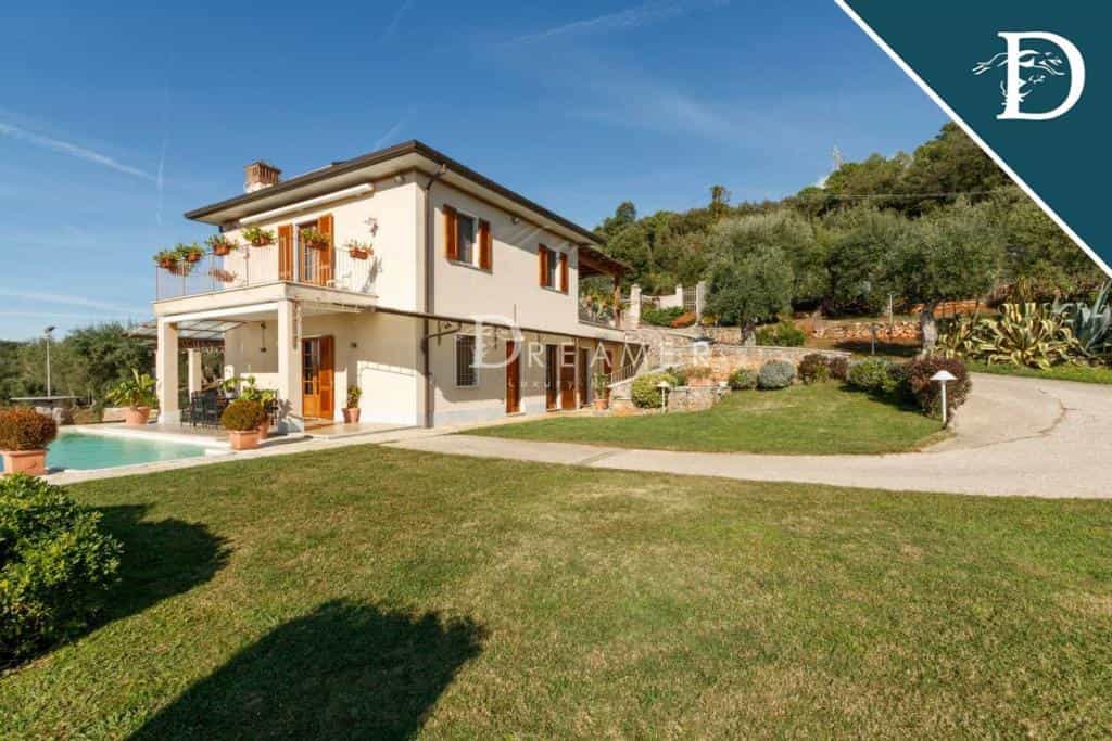σπίτι σε Pietrasanta, Tuscany 11131190
