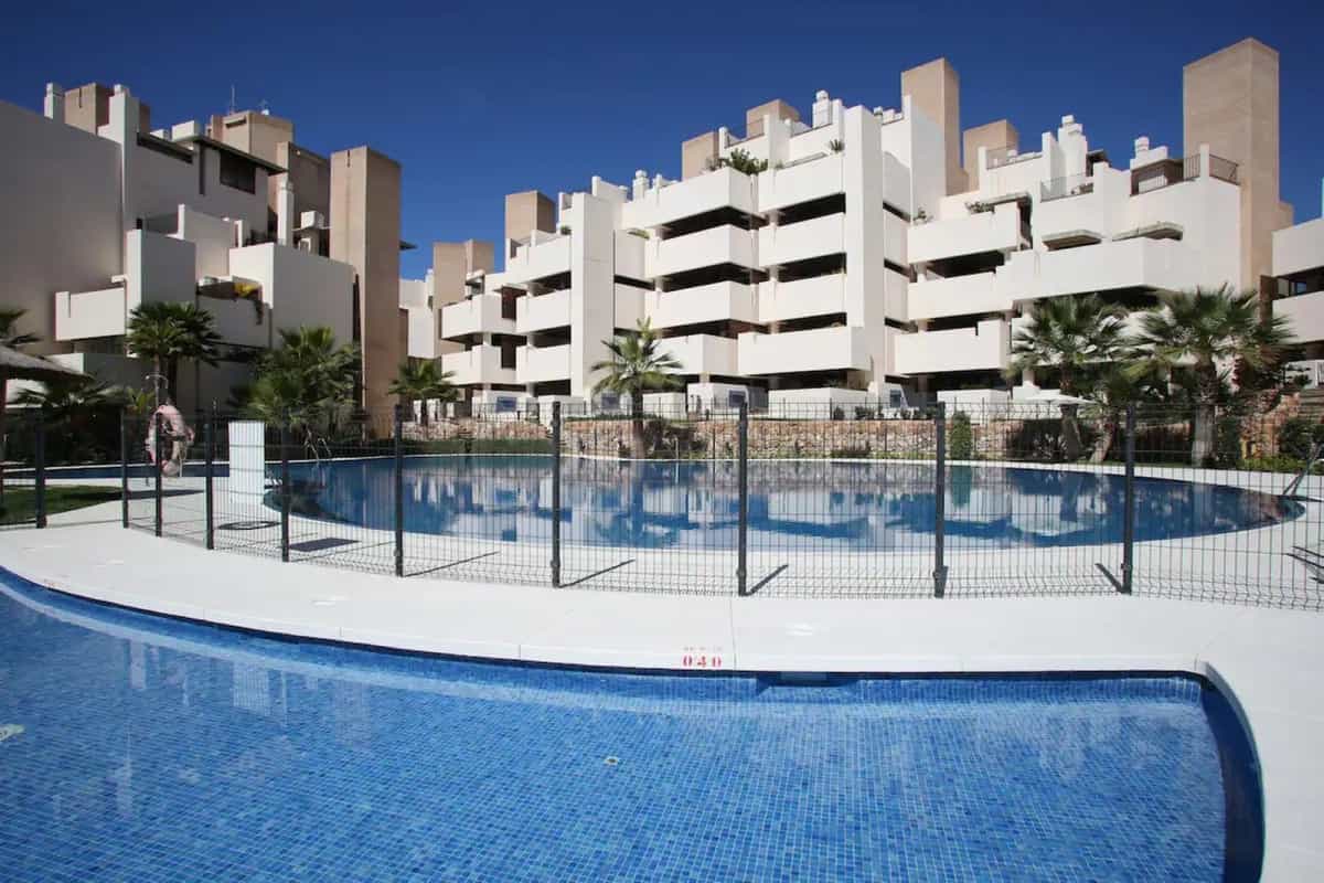 Condominium in San Pedro de Alcántara, Andalusië 11132755