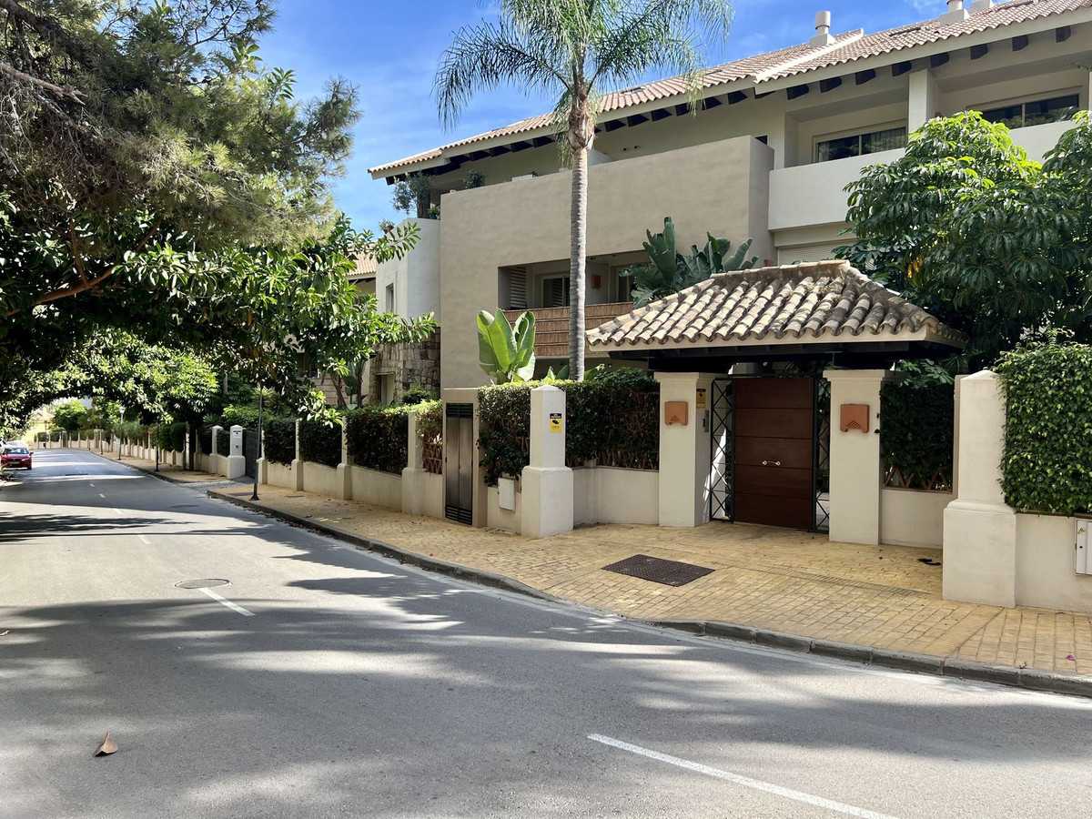 Condominium in Marbella, Andalusië 11133138