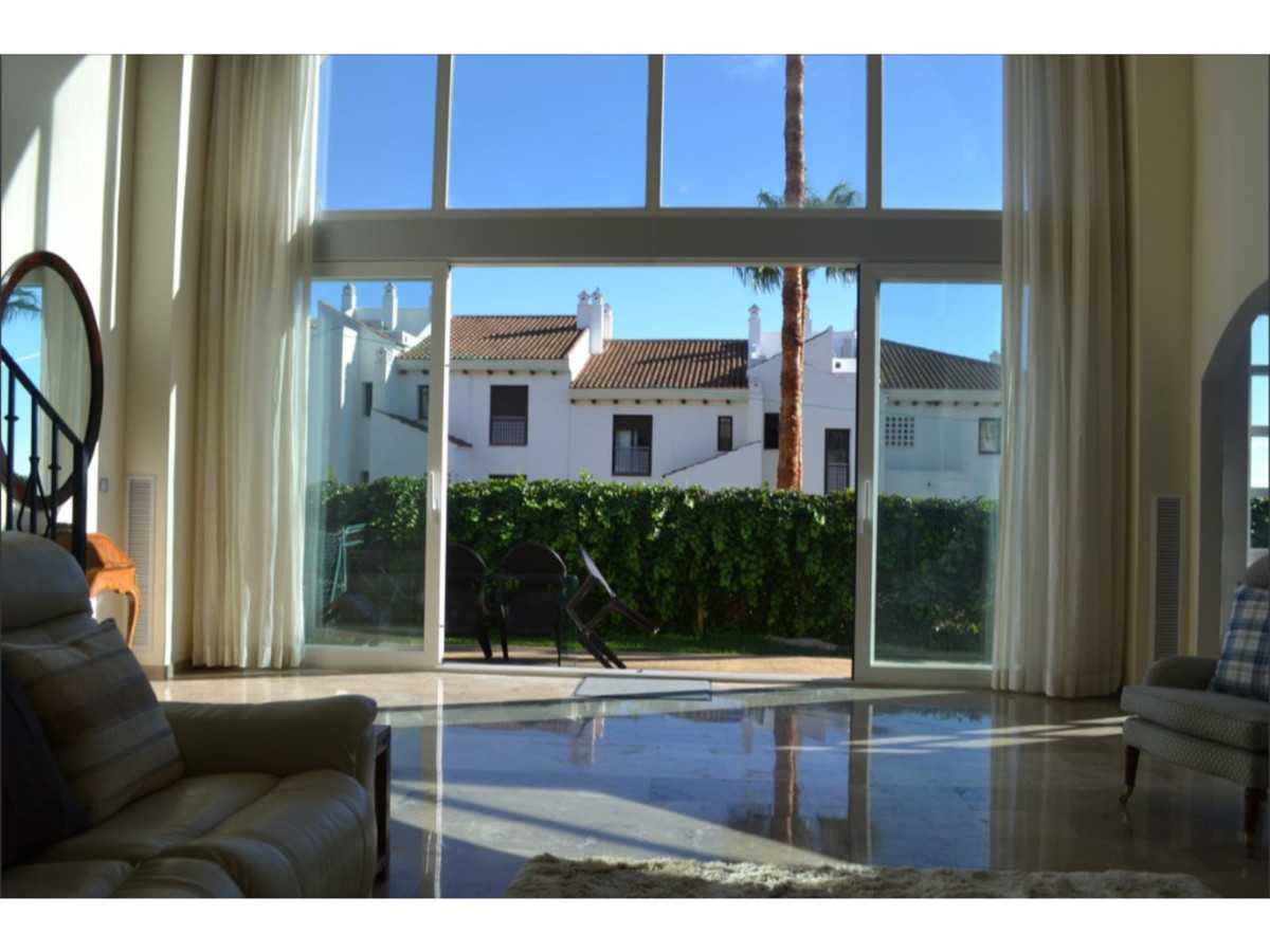 Будинок в La Alcaidesa, Andalusia 11133354
