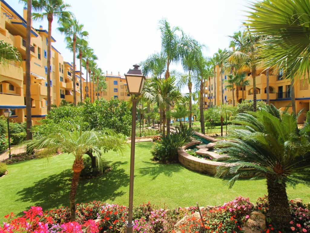 Condominium in Marbella, Andalucía 11133625